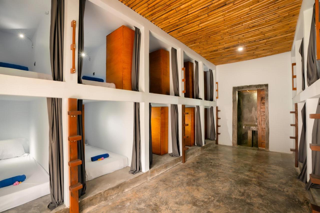 Waiwas Hostel Kuta  Extérieur photo