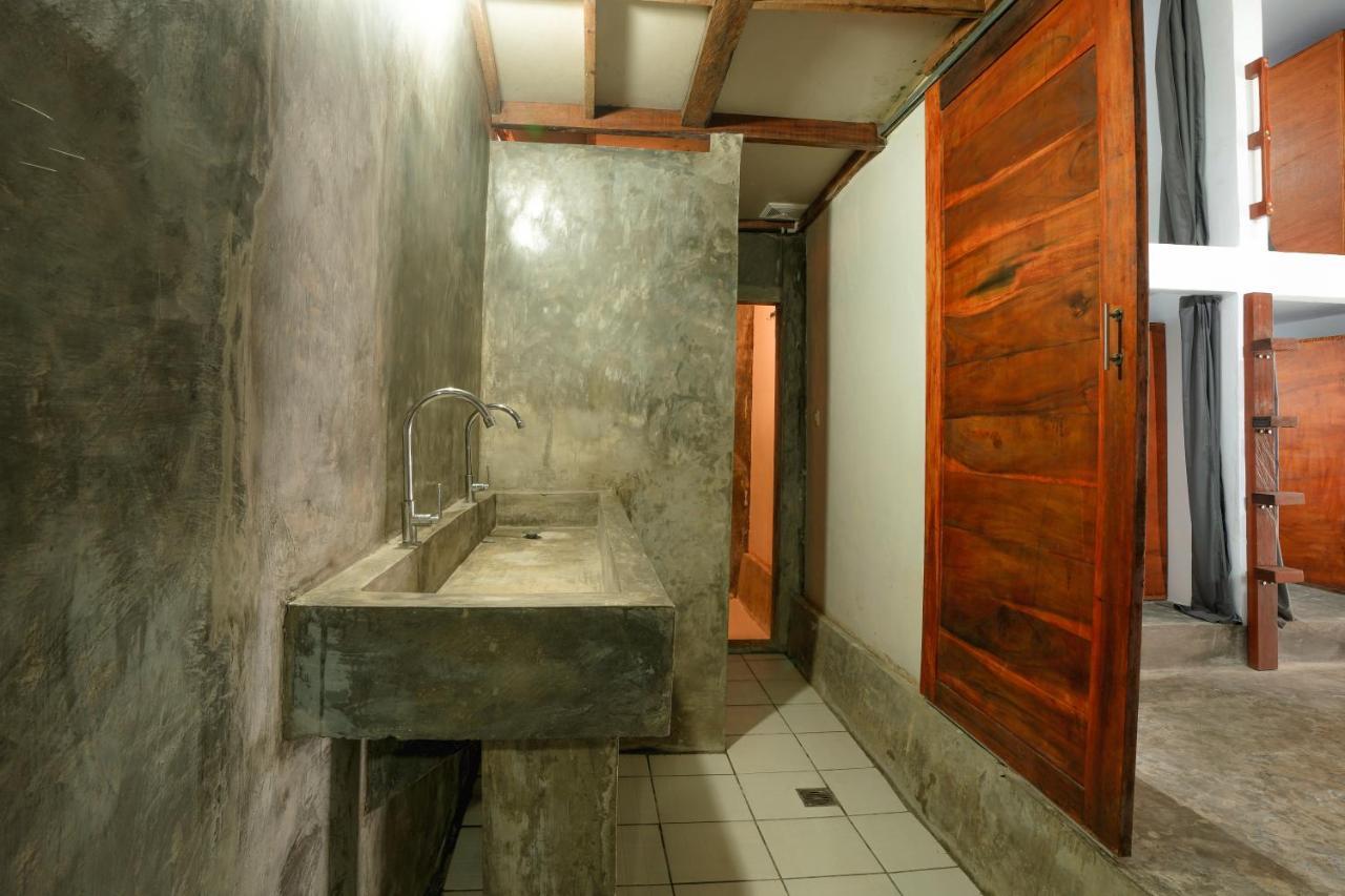 Waiwas Hostel Kuta  Extérieur photo