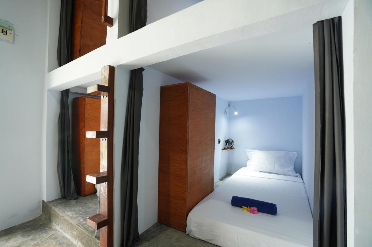 Waiwas Hostel Kuta  Extérieur photo